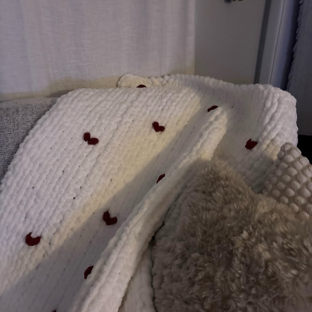 Cozy White and Red Heart Throw Blanket